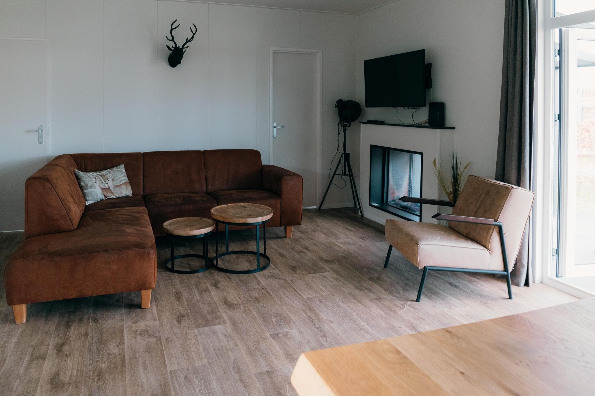 Comfortabele 6-persoons villa in Voorthuizen met dubbelzijdige haard