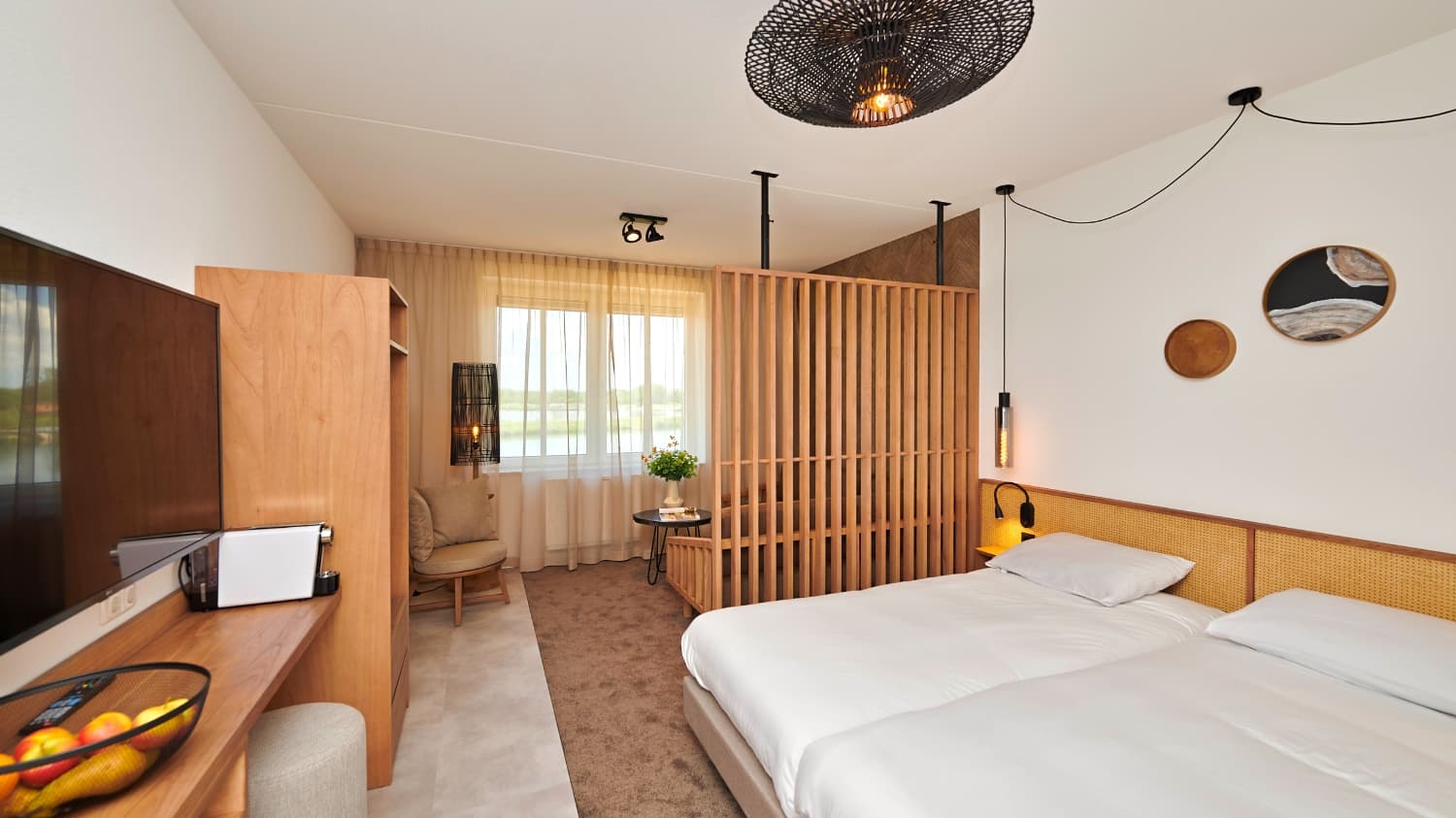 Lake View Hotel Room 2p in Thorn