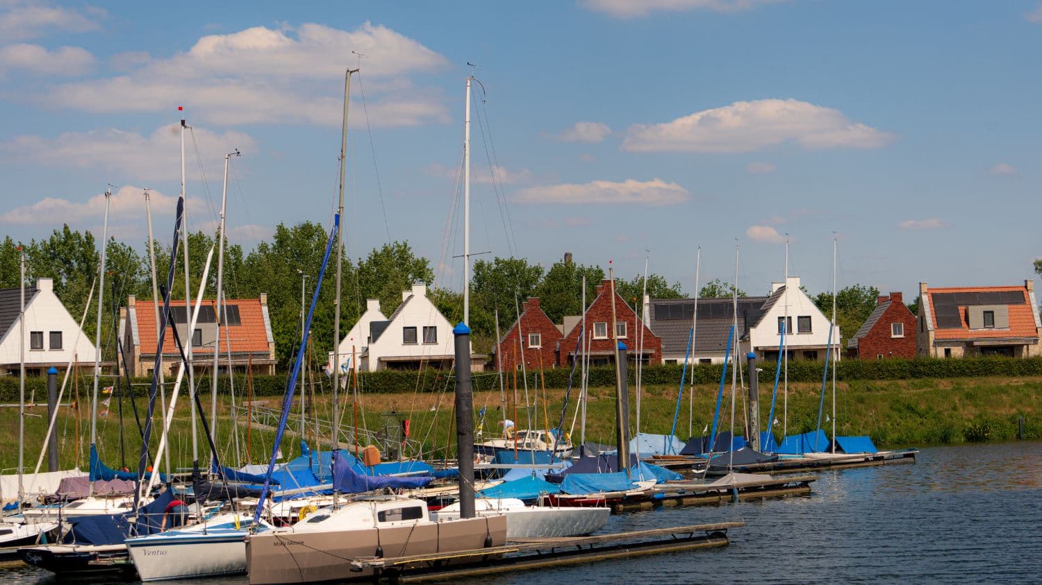 Ruime watervilla voor 12 personen in Thorn