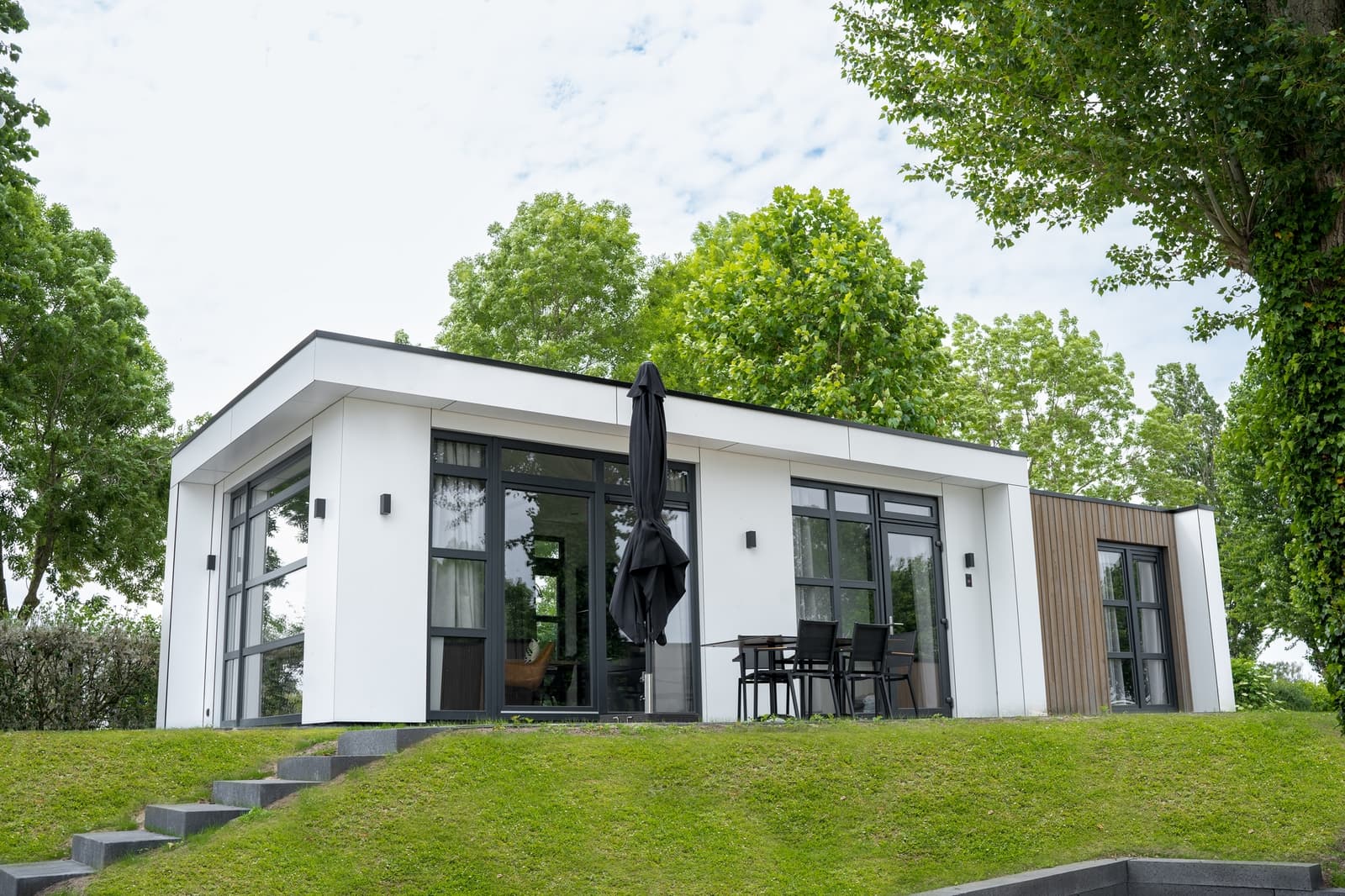 Overnachten in een sfeervolle villa aan het water in Maurik