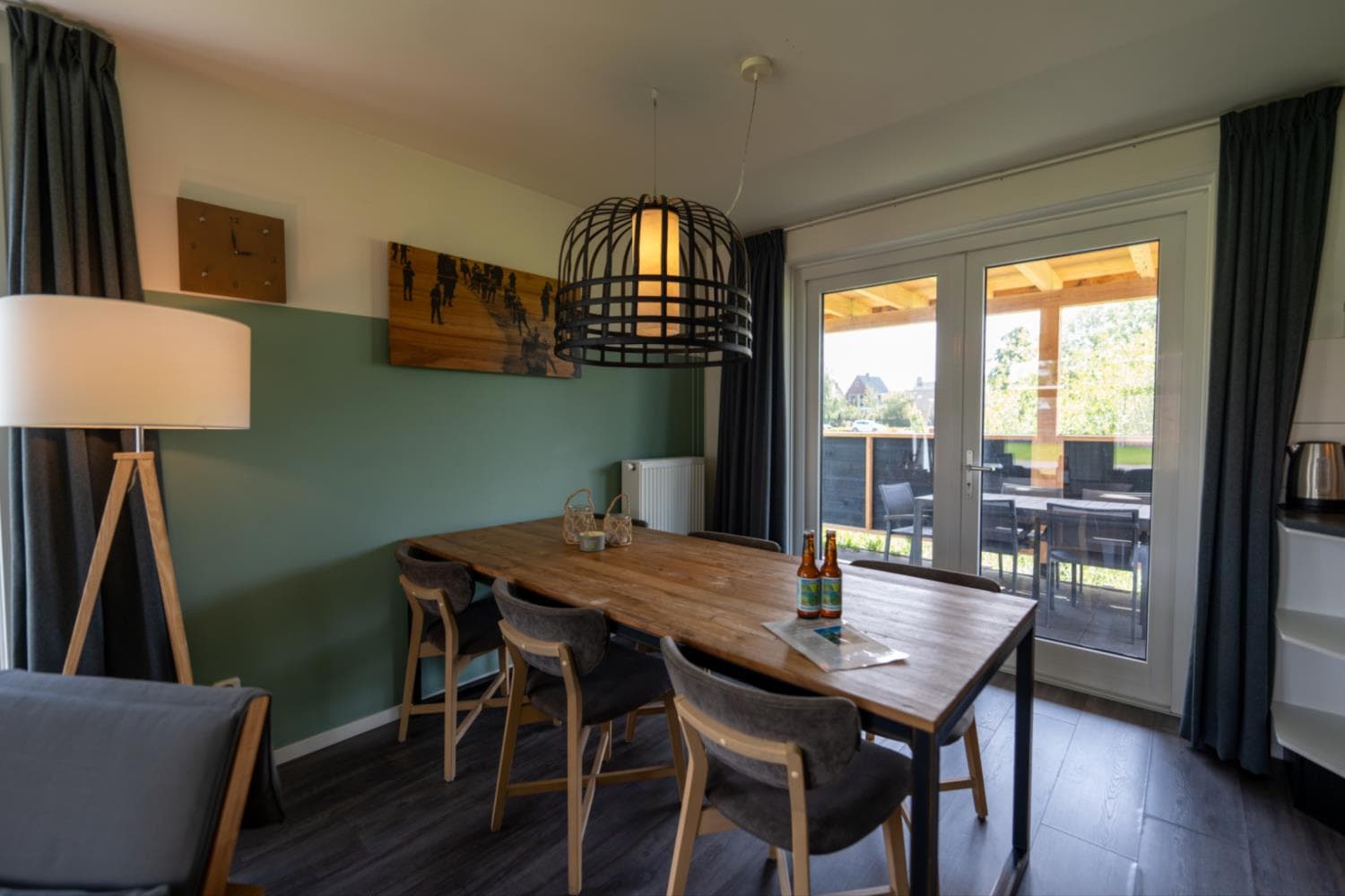 Luxe 4-persoons villa aan het water in Burdaard