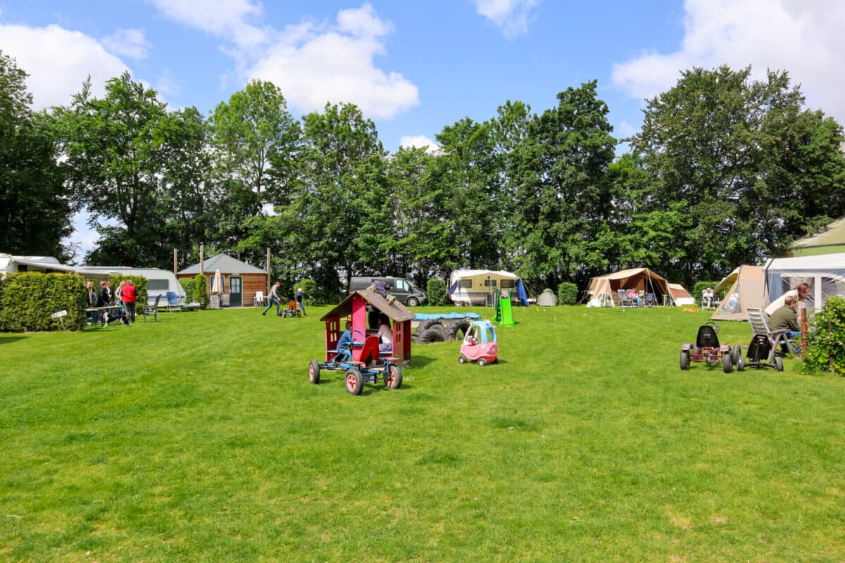 Comfortabele safari tent met sauna, airco en restaurant