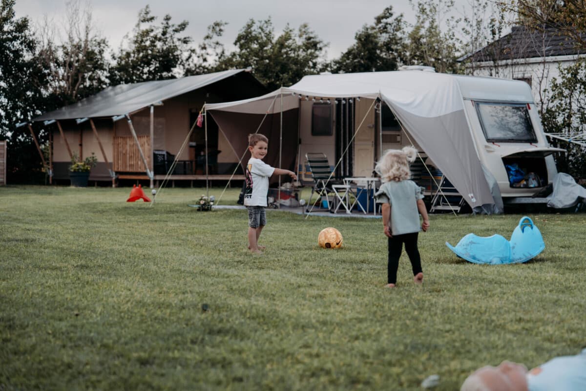 Safaritent op Camping de Tulpenweide in Breezand
